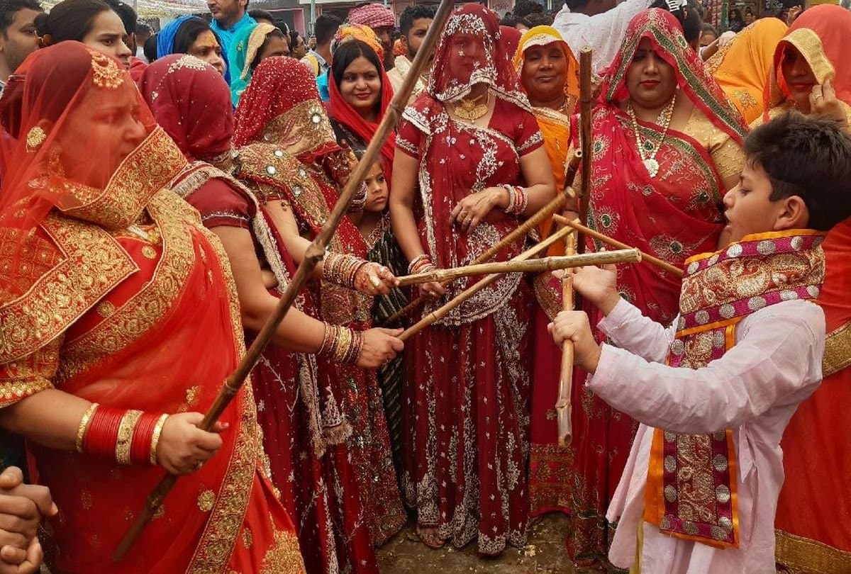 Braj Ki Holi 2023: बालस्वरूप श्रीकृष्ण और बलराम के साथ गोपियां खेलती हैं छड़ी मार होली, जानिए कब होगा आयोजन...