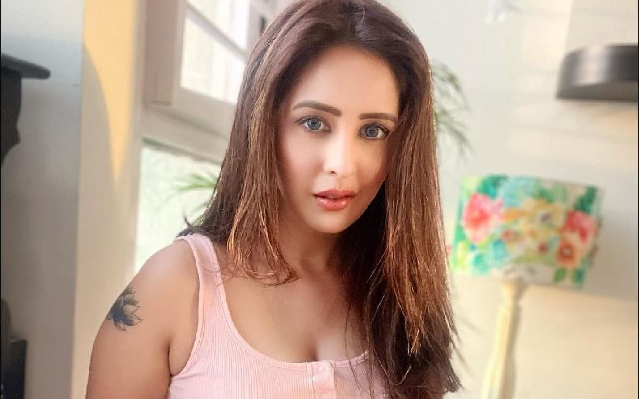 ठग सुकेश चंद्रशेखर संग नाम जुड़ने पर चाहत खन्ना ने तोड़ी चुप्पी, बोलीं- यह पूरी कहानी का आधा हिस्सा है