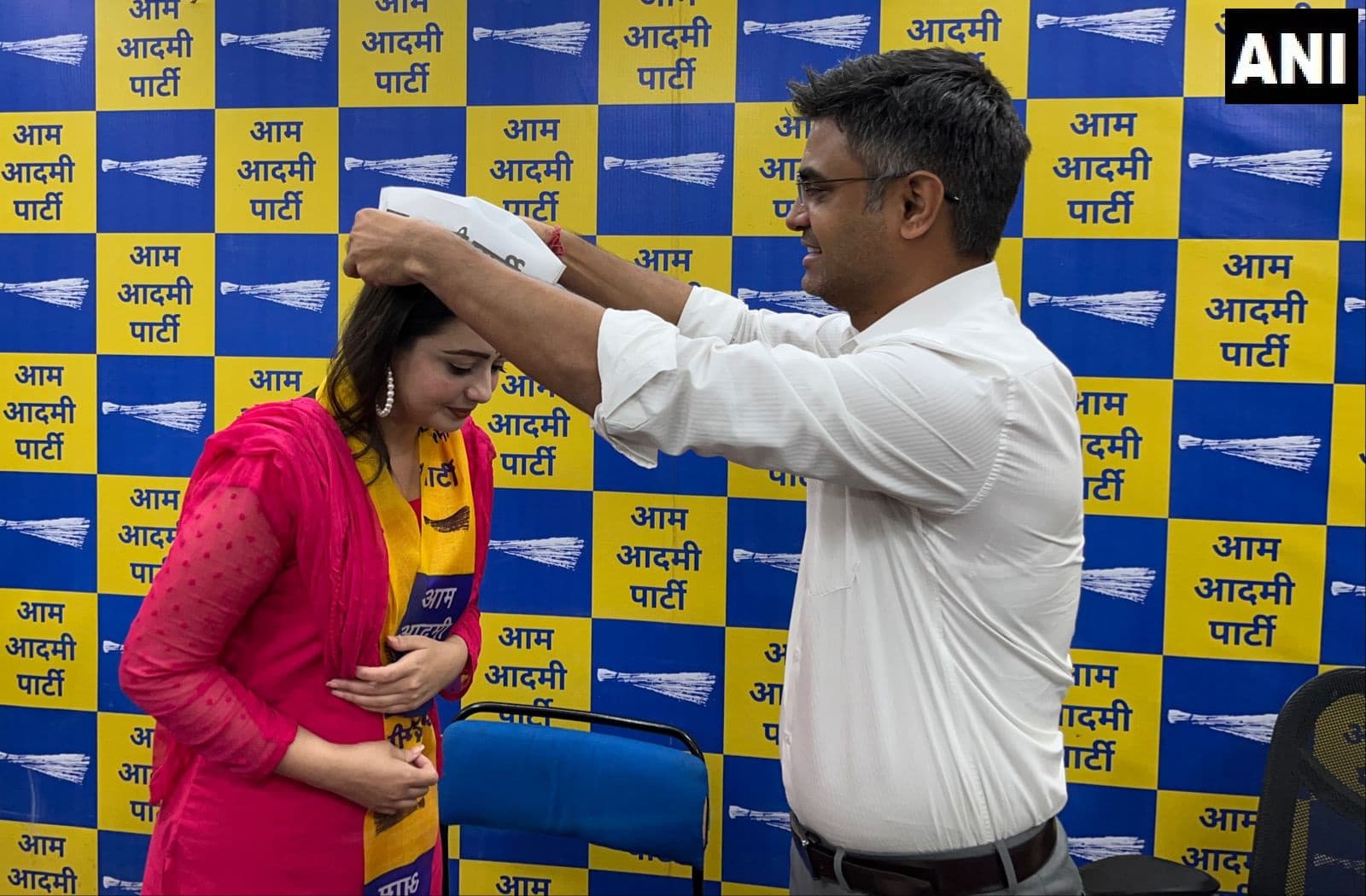 MP Election 2023 :मध्य प्रदेश चुनाव के पहले इस अभिनेत्री ने मारी इंट्री, 'आप' का थामा दामन