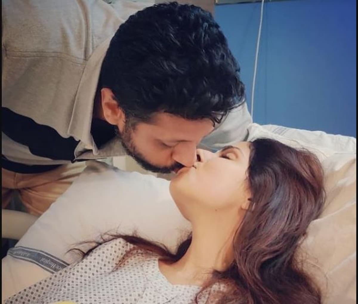 Chhavi Mittal ने अस्पताल में पति मोहित हुसैन के साथ किया Liplock, मनाई 17वीं सालगिरह, फोटो वायरल