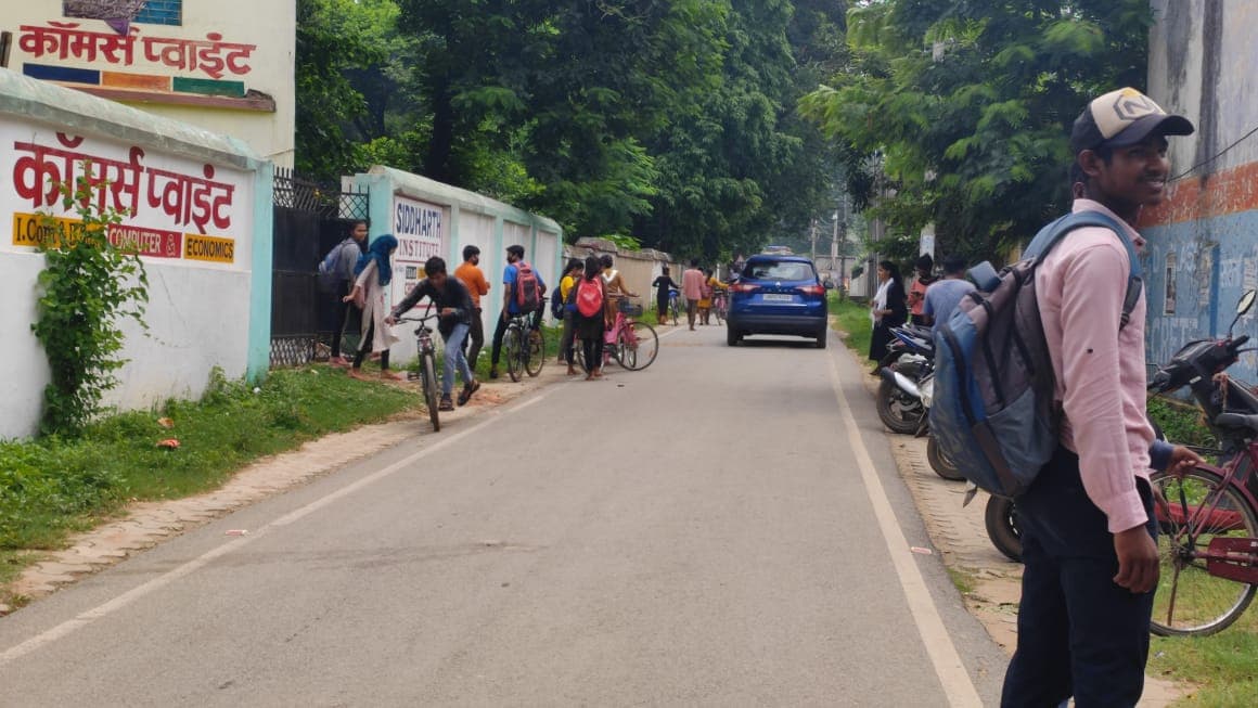 झारखंड में बच्चों की जिंदगी से खिलवाड़, कोरोना गाइडलाइंस की धज्जियां उड़ा रहे कोचिंग संचालक, जिम्मेदार बेफिक्र