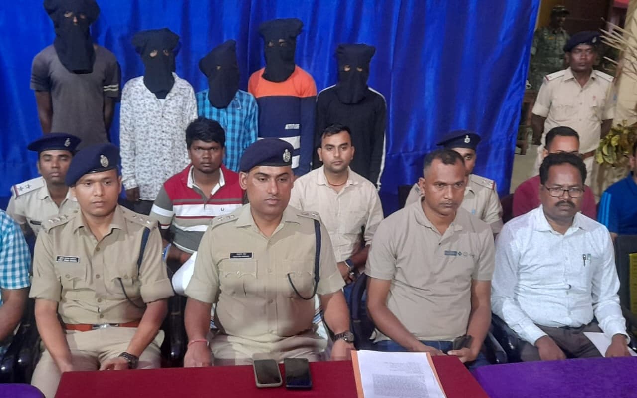 Jharkhand Crime News: चाईबासा में सॉफ्टवेयर इंजीनियर से गैंगरेप का खुलासा, 5 अरेस्ट, नाबालिग भी था शामिल
