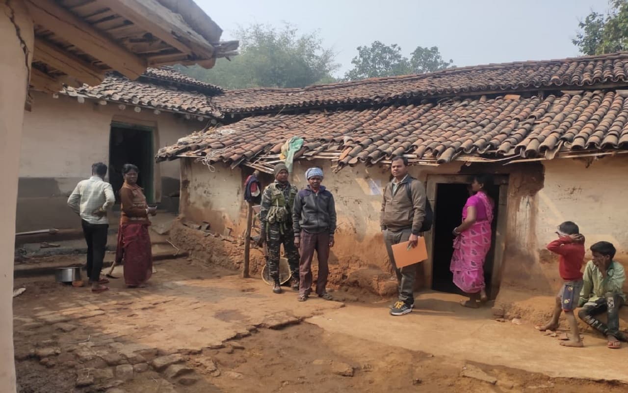 Jharkhand: 1 करोड़ के इनामी माओवादी समर दा की 9 वर्षों से तलाश, पुलिस ने चिपकाया इश्तेहार, ढूंढ रही NIA भी