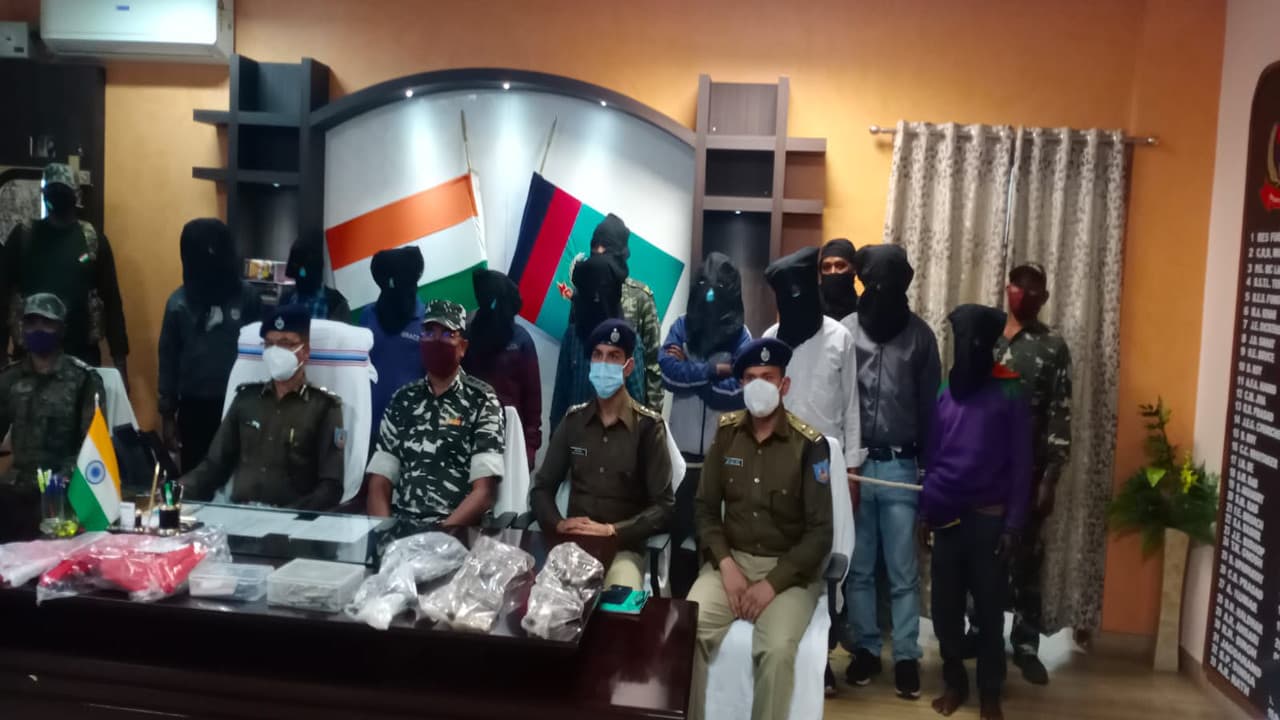 पूर्व विधायक के बॉडीगार्ड की हत्या व हथियार लूट मामले में पूर्व मुखिया सहित मोछू दस्ते के 9 सदस्य अरेस्ट