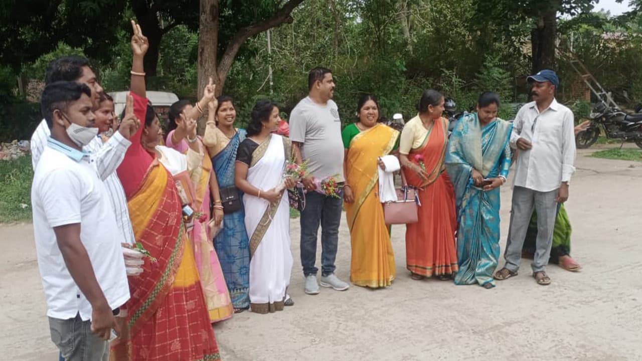 लालमुनी को लॉटरी में हराकर लक्ष्मी सुरीन बनीं जिप अध्यक्ष, जॉन मिरन मुंडा को हराकर रंजीत यादव उपाध्यक्ष