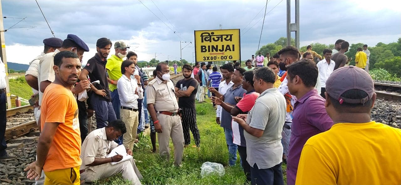 Jharkhand News : झारखंड में भीषण हादसा, दुरंतो एक्सप्रेस की चपेट में आकर 4 लोगों की मौत