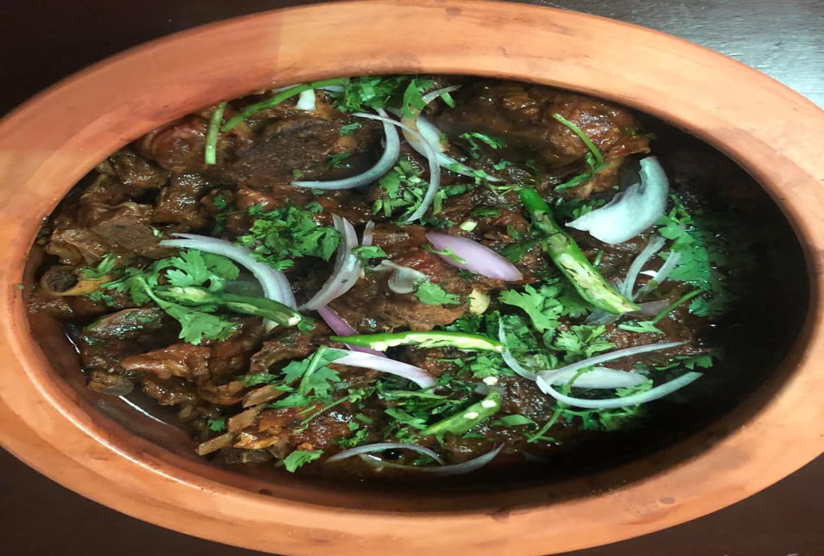 नव वर्ष को लेकर भागलपुर में सज गयी दुकान, एक करोड़ रुपये का होगा मटन, चिकेन व मछली का कारोबार