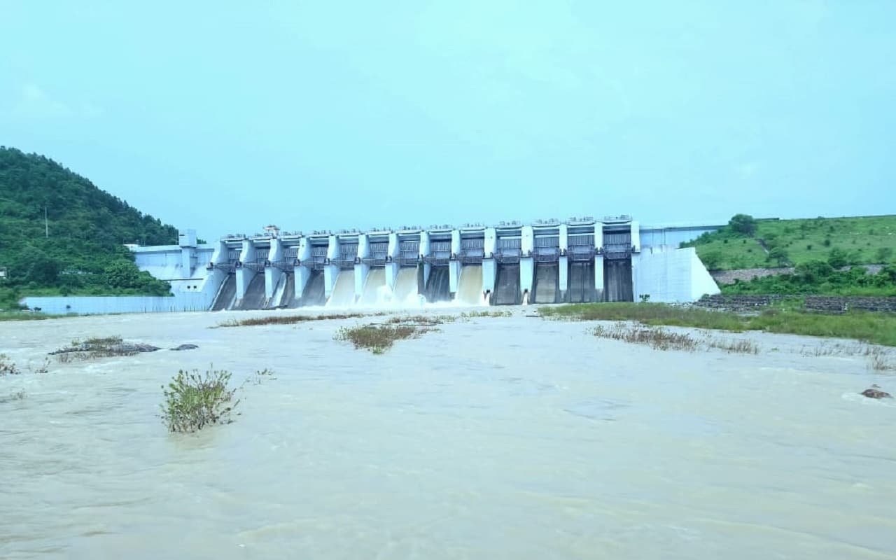 झारखंड में Chandil Dam के विस्थापितों का छीना आशियाना, 5 दिनों से जलमग्न हैं कई गांव, लोगों में आक्रोश