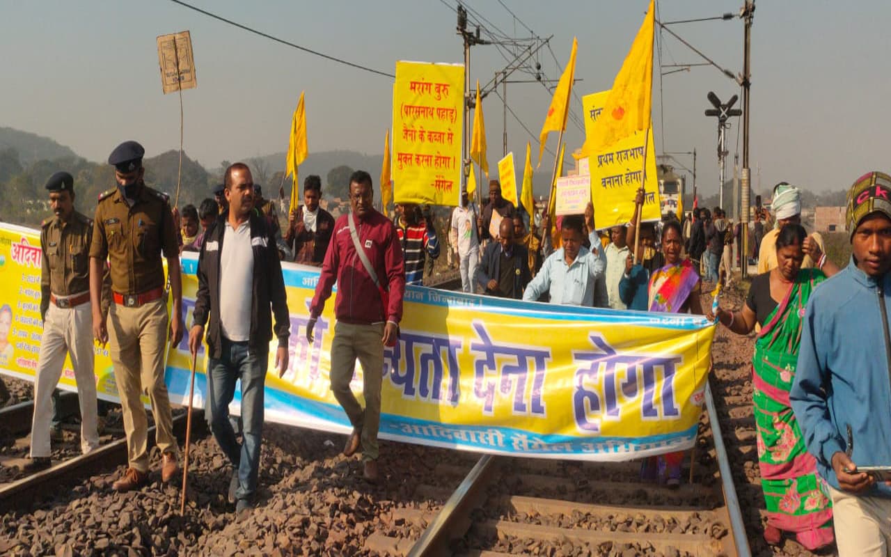 पारसनाथ को तीर्थस्थल घोषित करने के नाम पर रेल चक्का जाम, जनशताब्दी समेत कई ट्रेनें रद्द, ये हैं 5 बड़ी डिमांड