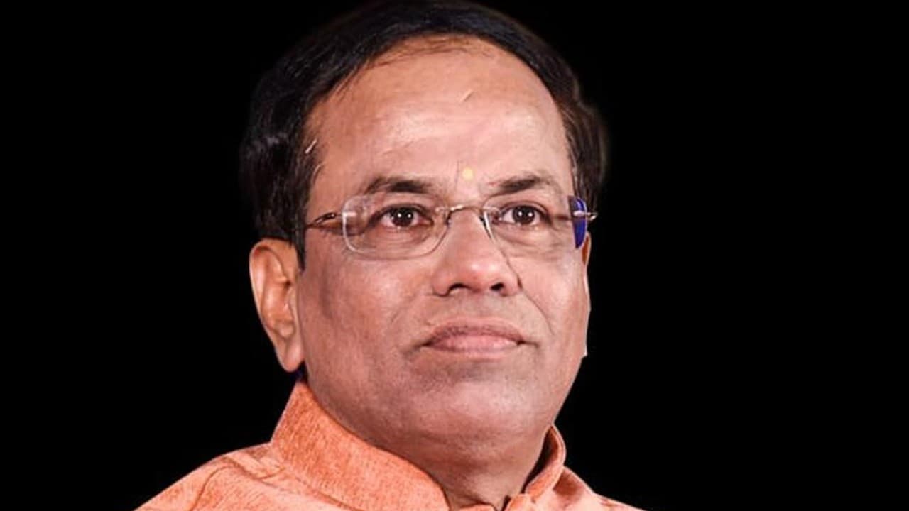 Karnataka Crime: वास्तु विशेषज्ञ चंद्रशेखर गुरुजी को होटल की लॉबी में बुलाया और चाकू से गोद दिया, Video