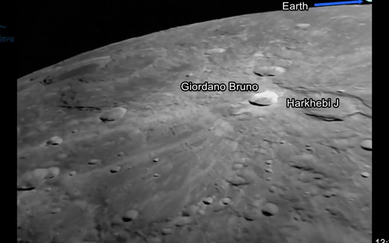 ISRO ने जारी की चंद्रयान-3 से ली गई चांद की तस्वीरें, LI कैमरा-1 ने खींची है ये फोटोज