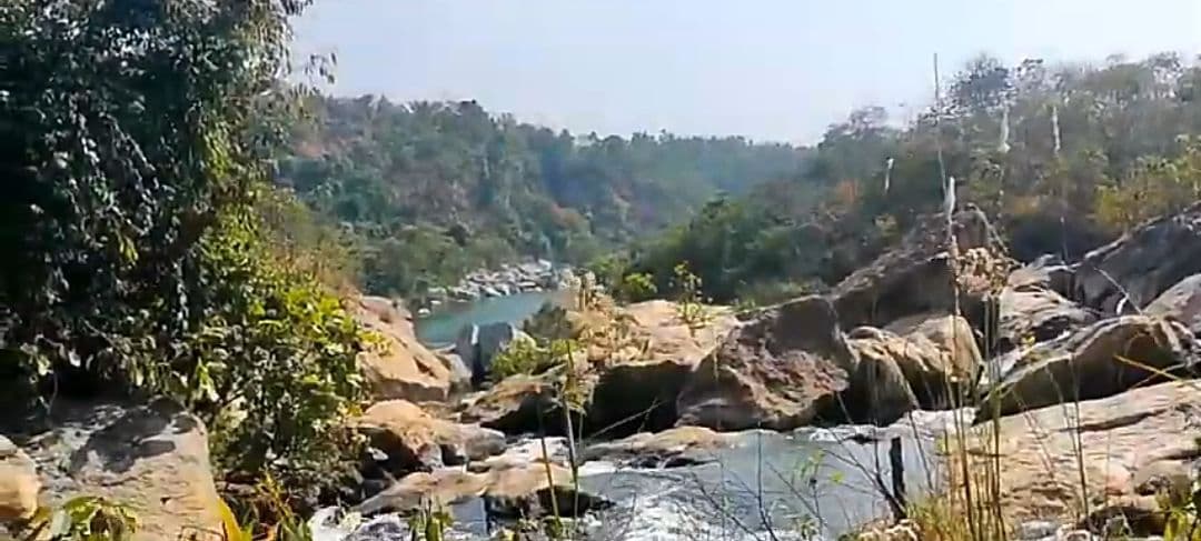 शानदार मनोरम दृश्य के बावजूद चंद्रु जलप्रपात अब भी है गुमनाम, जिला प्रशासन लगातार करता आ रहा है नजरअंदाज