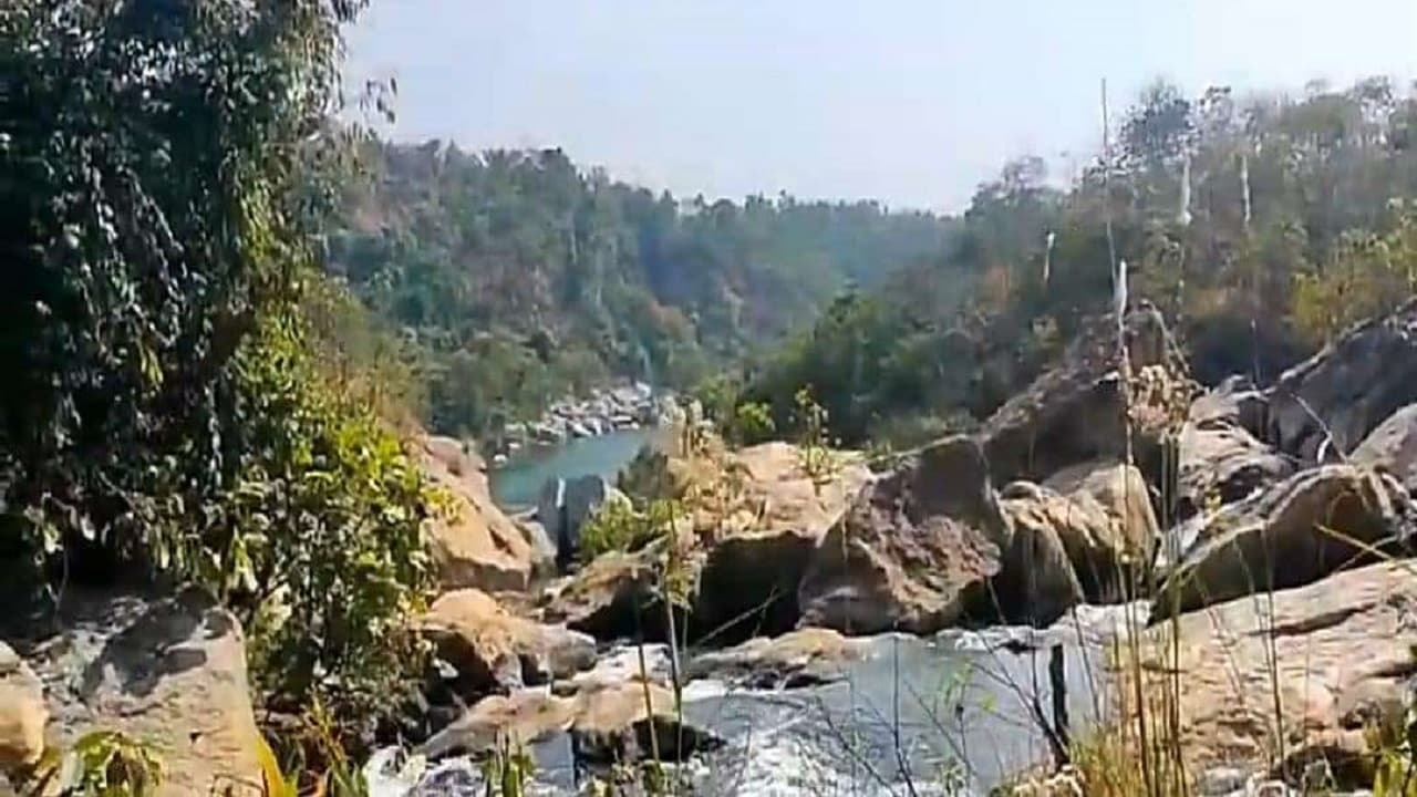 Jharkhand News: झारखंड के चंद्रु फॉल की खूबसूरती देखते रह जायेंगे आप, फिर भी गुमनाम है ये पर्यटन स्थल Jharkhand News: झारखंड के चंद्रु फॉल की खूबसूरती देखते रह जायेंगे आप, फिर भी गुमनाम है ये पर्यटन स्थल