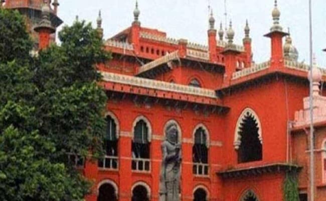 मद्रास उच्च न्यायालय ने शराब की दुकानें खोलने का अनुरोध करने वाली याचिका खारिज की