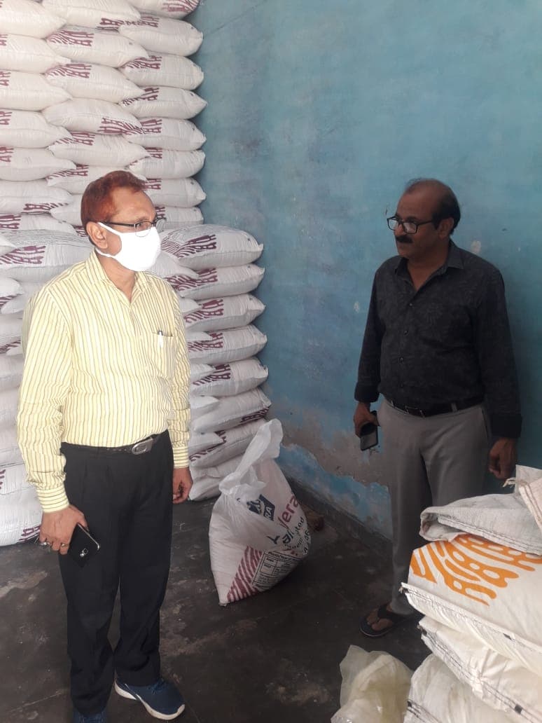 Aligarh News : उर्वरक विक्रेताओं पर बड़ी कार्रवाई, 56 जगह छापे, एक लाइसेंस निलंबित, दो को नोटिस