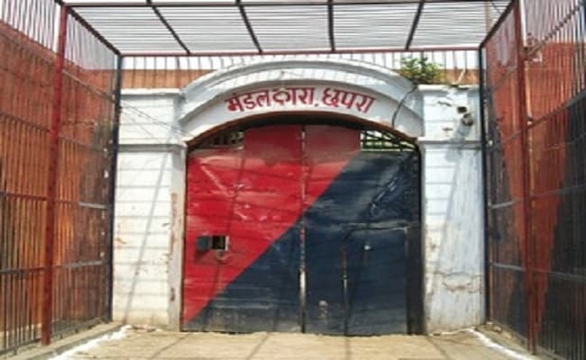 मंडल कारा के इंट्रेस पर तैनात पुलिसकर्मी पर चली गोली, घायल अवस्था में पीएमसीएच किया गया रेफर