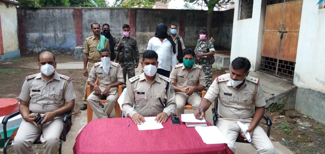 कुख्यात अंतरराज्यीय अपराधी और टीएसपीसी उग्रवादी अशोक महतो चतरा से गिरफ्तार, कई हथियार बरामद