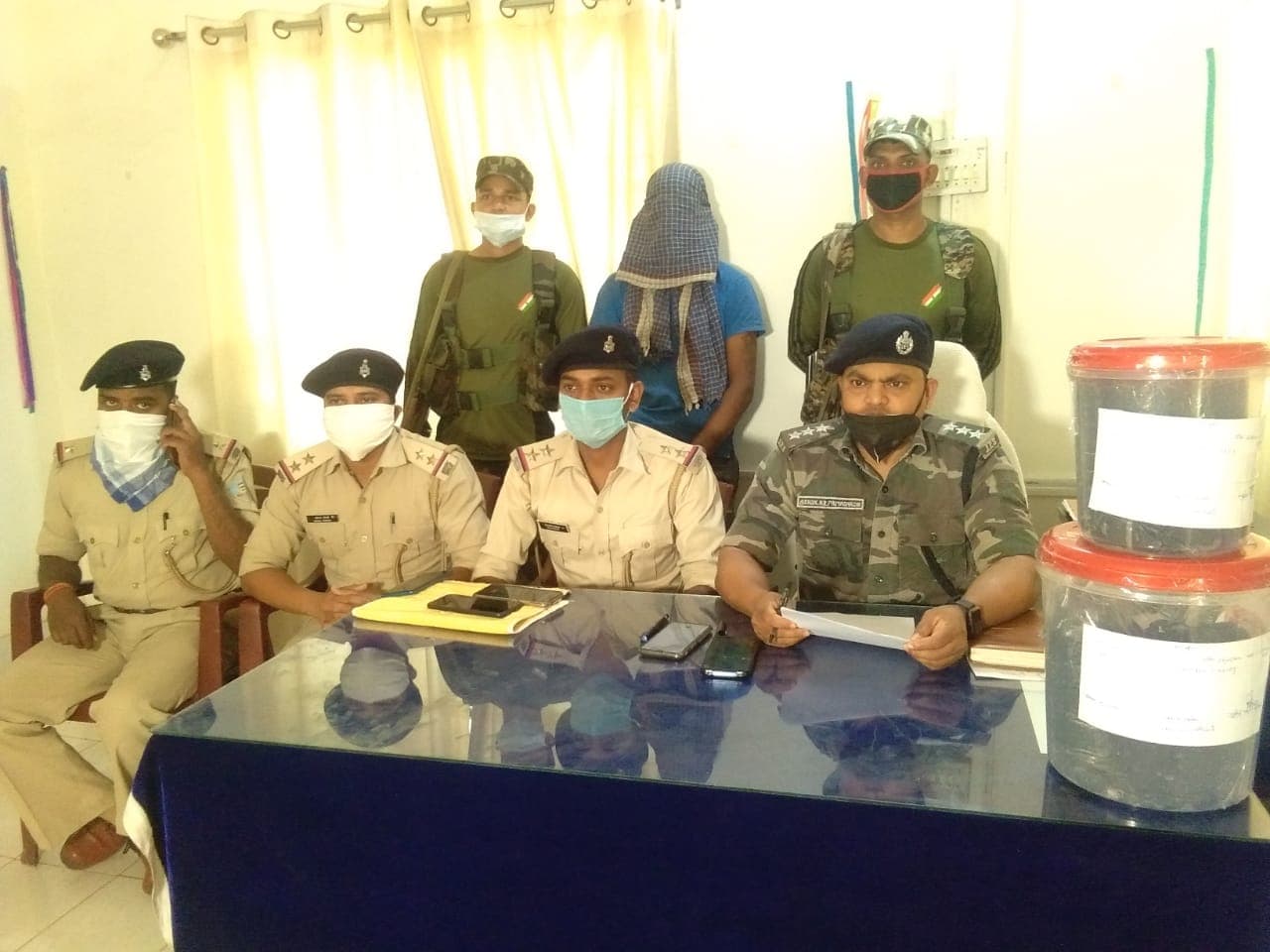 नशे के सौदागरों के खिलाफ चतरा पुलिस को मिली बड़ी सफलता, अफीम के साथ चार तस्कर गिरफ्तार