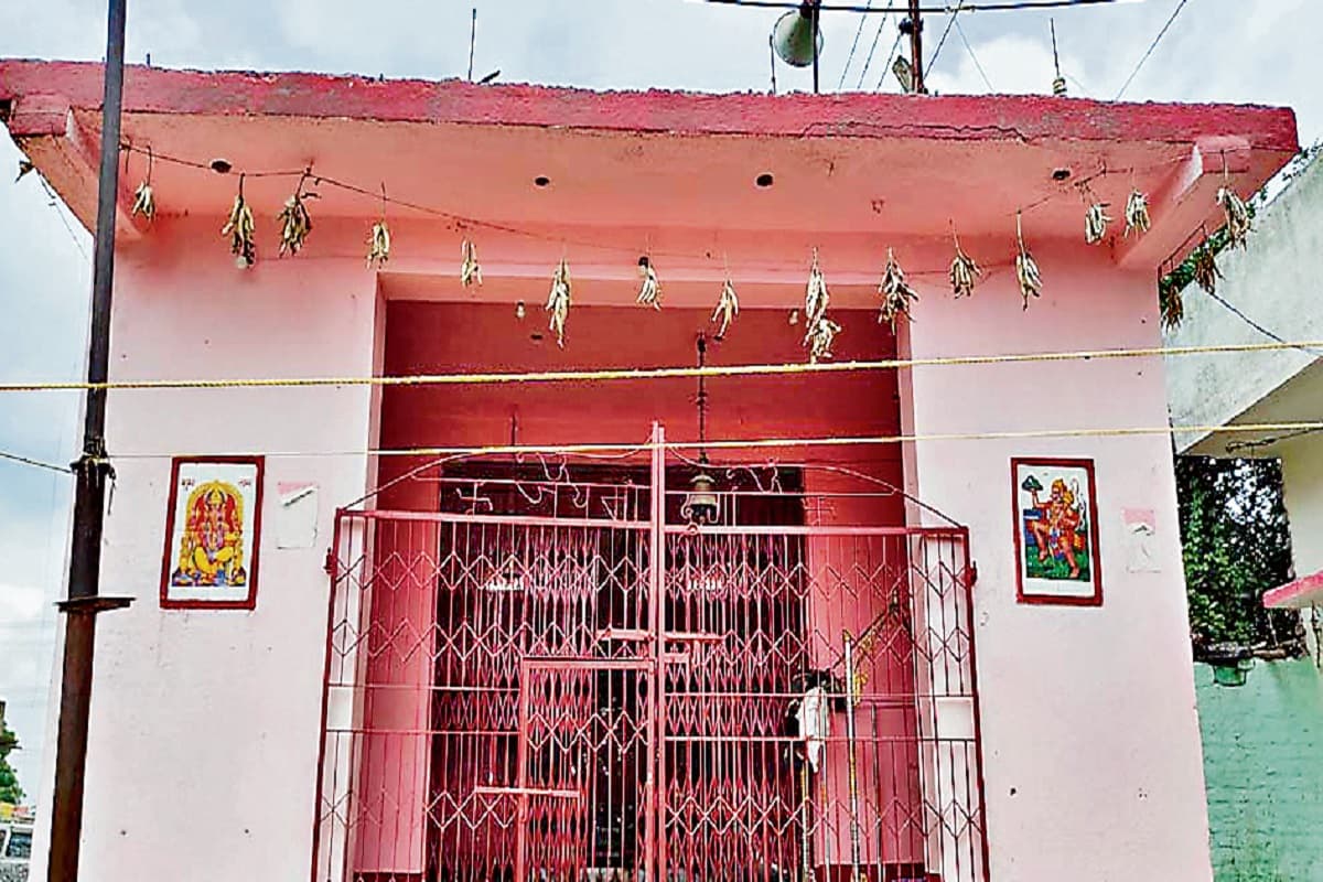 चतरा के पथरा गांव में 74 वर्षों से मनाया जा रहा है दुर्गा पूजा, जानें कैसे हुई थी इसकी शुरुआत