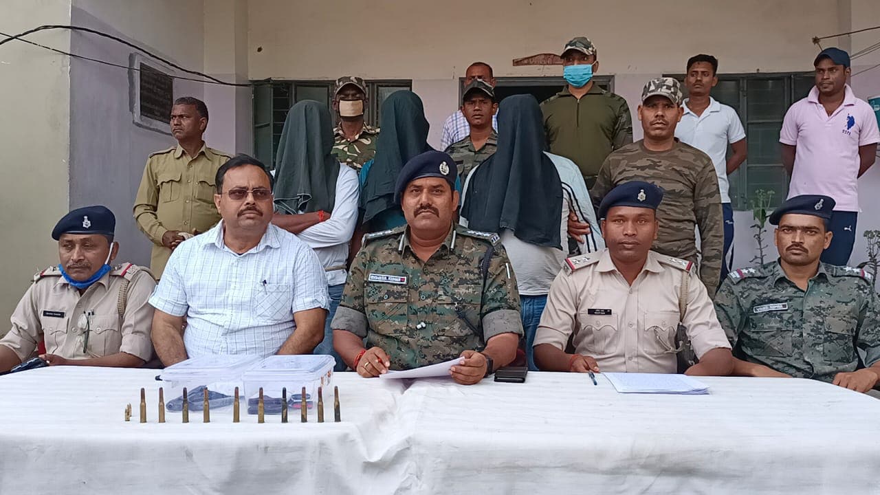 Jharkhand Naxal News : झारखंड में 30 पुलिसकर्मियों के Murder का आरोपी Naxalite अरेस्ट, 45 केस हैं दर्ज