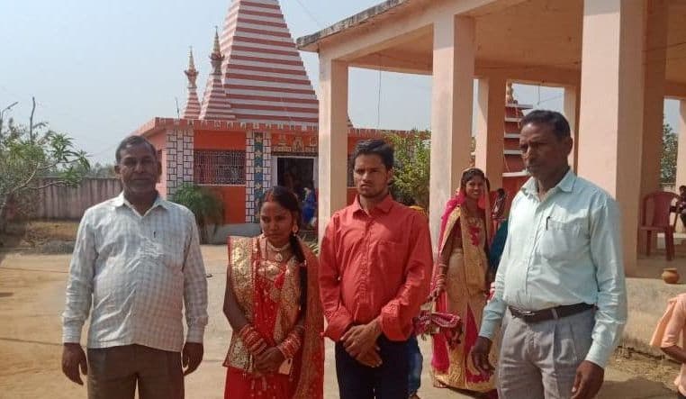 Jharkhand News : दोस्त की शादी के लिए लड़की देखने आए युवक को भायी लड़की, बिना दहेज लिए किया चट मंगनी पट ब्याह, पढ़िए क्या है पूरा मामला