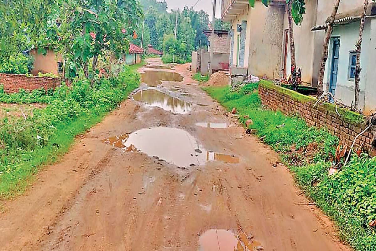 दुमका : 5660 की आबादी वाली बिछियापहाड़ी पंचायत की सड़कें बदहाल