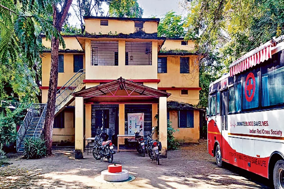 चतरा में इमरजेंसी मरीजों को रात में नहीं मिलती है ब्लड