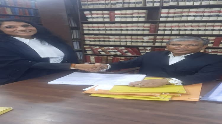 पटना हाई कोर्ट के एडवोकेट एसोसिएशन का चुनाव जल्द, अधिवक्ता छाया मिश्र ने उपाध्यक्ष पद के लिए किया नामांकन