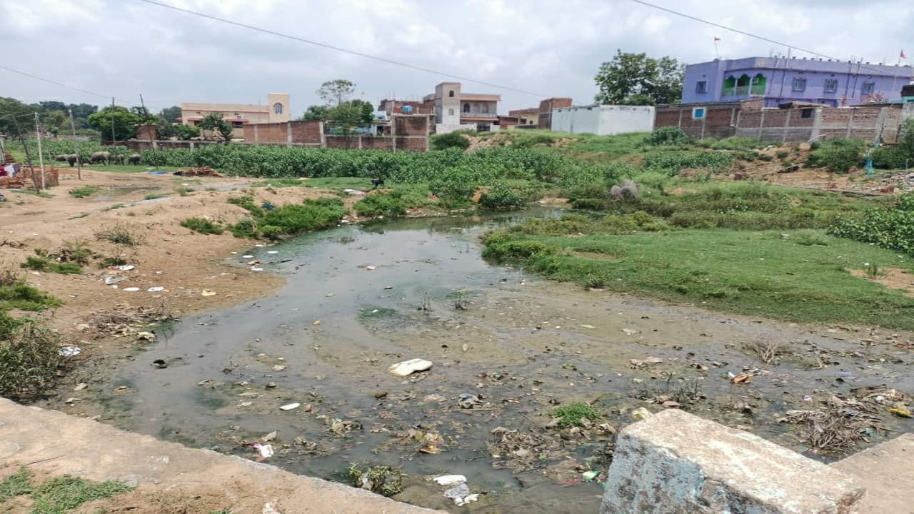 गुमला में नदियों का हुआ अतिक्रमण, जो कभी नदी थी, अब बन गया नाला, देखें Pics