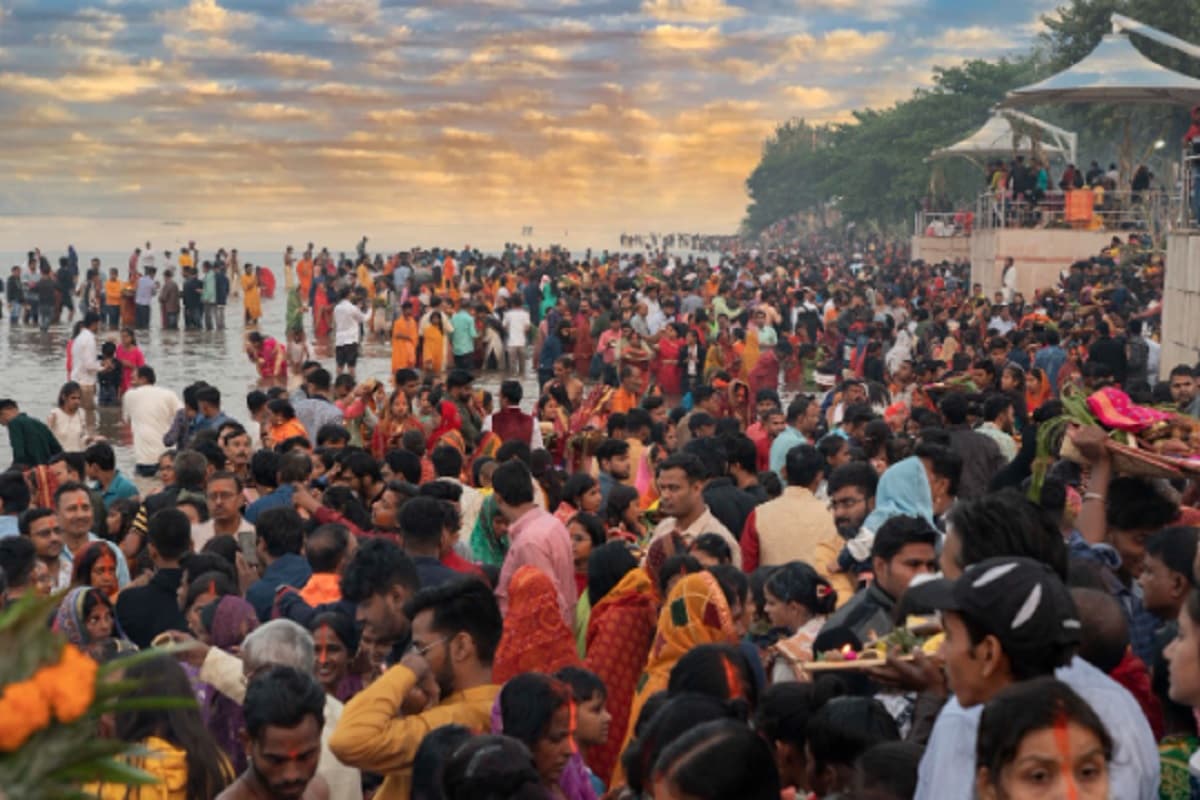 Chhath Puja: पलामू में उदयीमान सूर्य को अर्घ देने के बाद पूजा हुआ संपन्न, ये चीजें रही आकर्षण का केंद्र