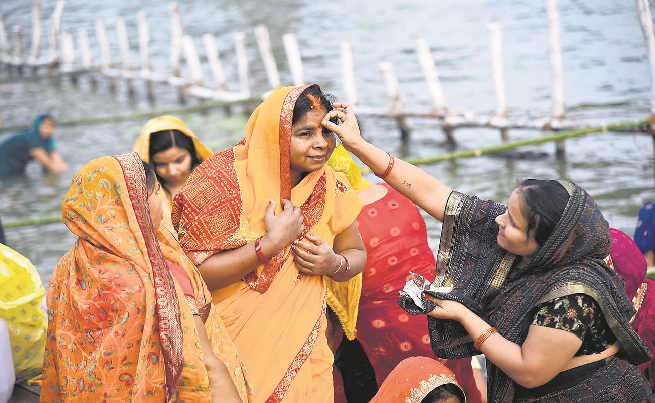 Chaiti Chhath 2023 : खरना के बाद शुरू हुआ व्रतियों का 36 घंटे का निर्जला उपवास, अस्ताचलगामी सूर्य को अर्घ आज
