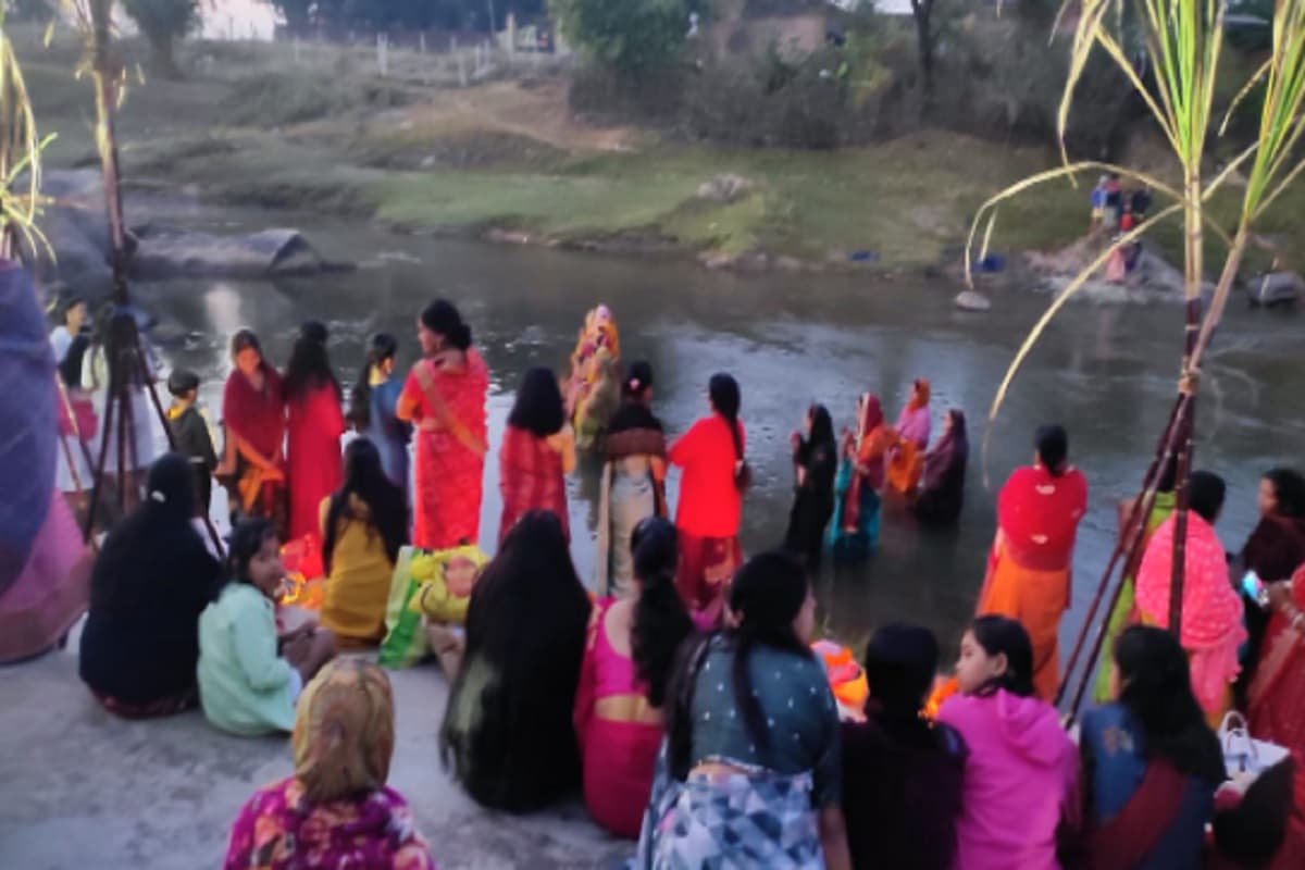 पश्चिमी सिंहभूम के बंदगांव में कैसे मनाया गया छठ महापर्व, देखें तस्वीरें