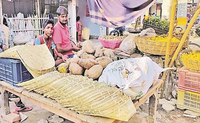 Chhath Puja 2020: अगस्त का फूल 500 रुपये, तो धनिया पत्ता 200 रुपये किलो, यहां के केले की है अधिक मांग