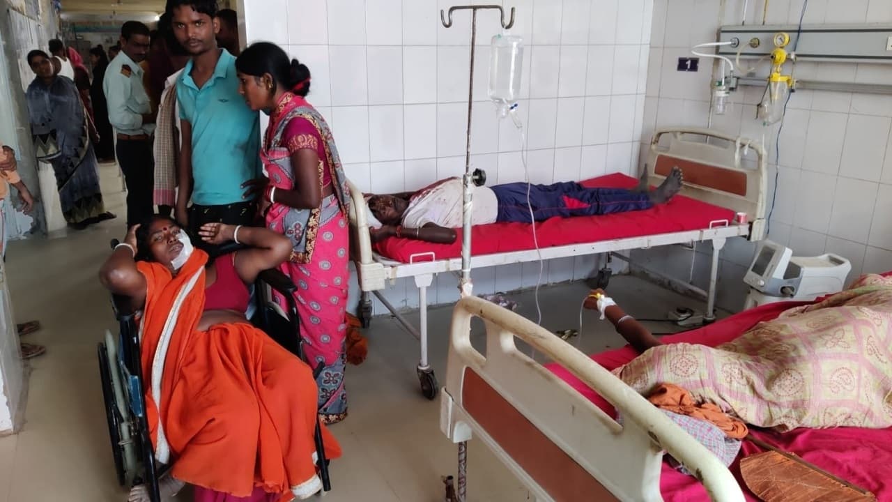 Bihar: मुंगेर में छठ घाट निर्माण को लेकर दो पक्षों में जमकर चले लात-घूंसे, पथराव से दर्जन भर जख्मी