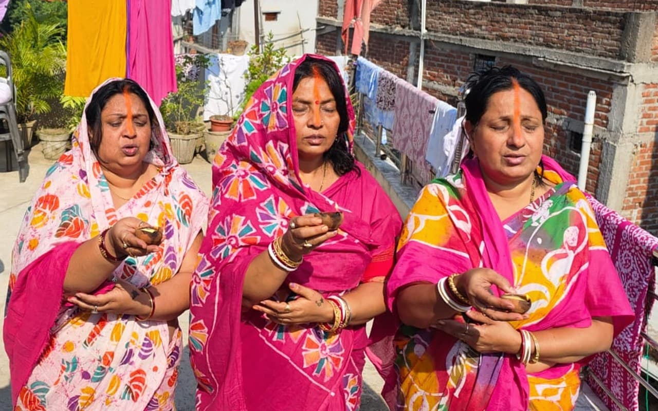 सूर्योपासना का चार दिवसीय महापर्व छठ शुरू, जानें झारखंड में कैसे हो रही है छठ पूजा