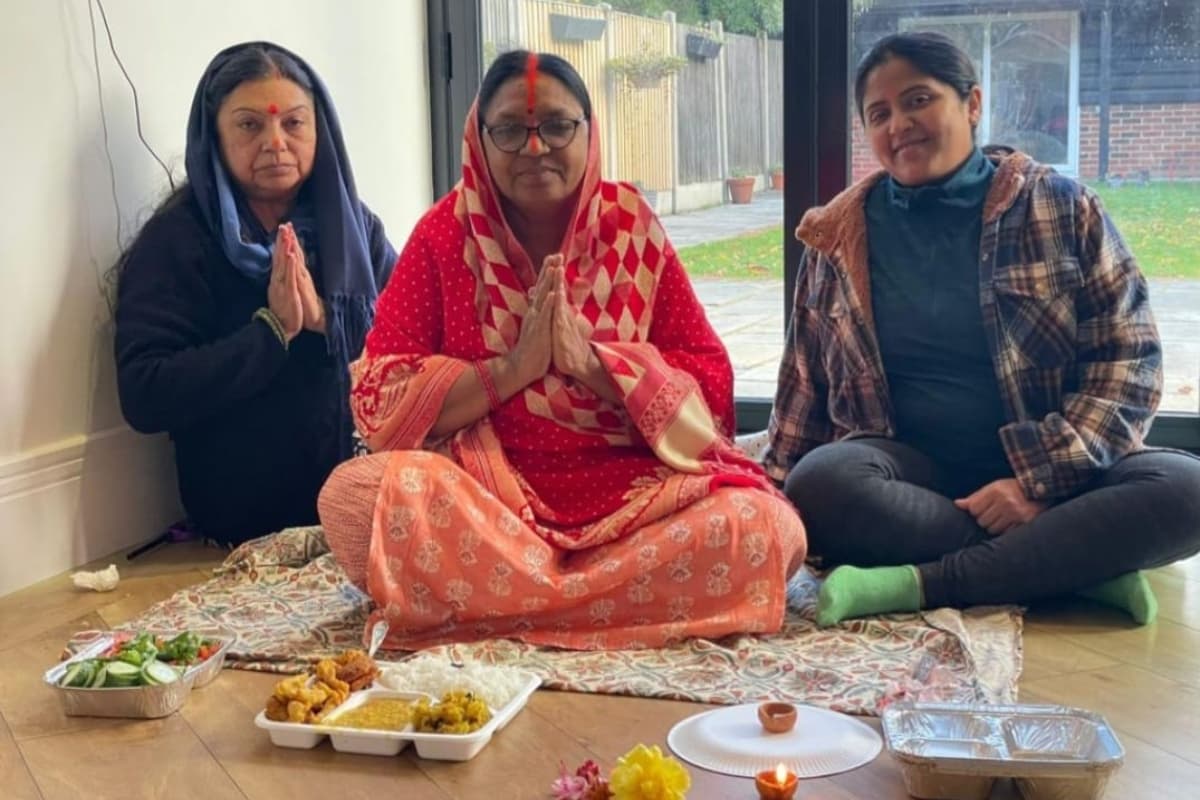 झारखंड: सात समुंदर पार गूंज रही छठी मइया की महिमा, इंग्लैंड में छठ कर रही रांची के अजय कुमार की फैमिली