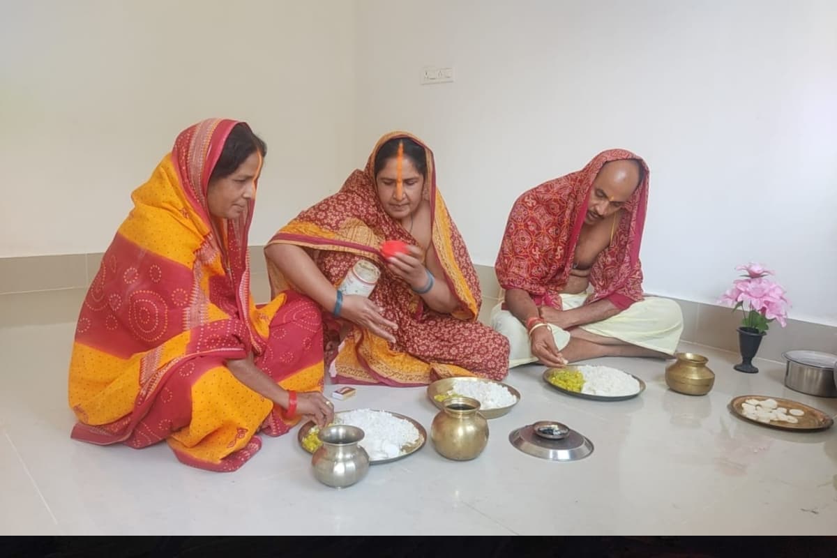 PHOTOS: नहाय-खाय के साथ चार दिवसीय महापर्व छठ का आगाज, पलामू के बाजारों में दिखी रौनक, देखें शानदार तस्वीरें