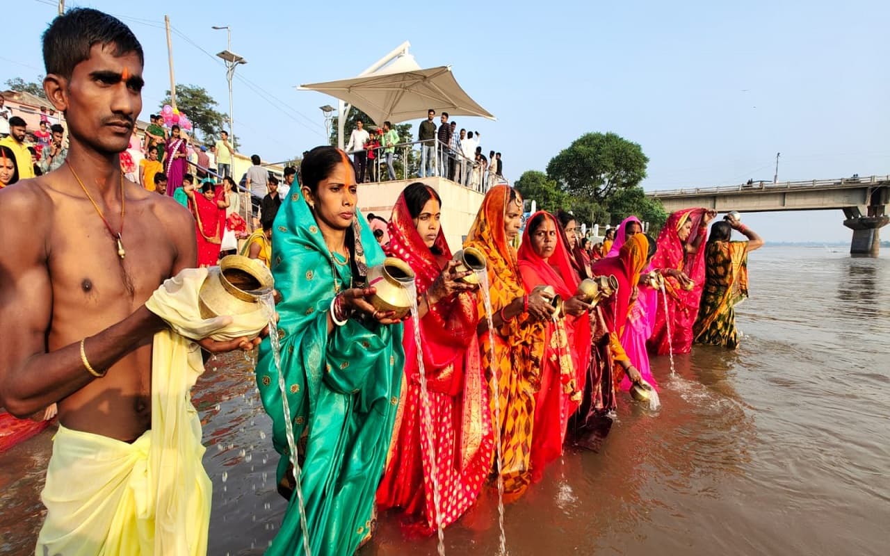 Chhath Puja 2022 : पलामू में देखते बनती है लोक आस्था के महापर्व छठ की छटा