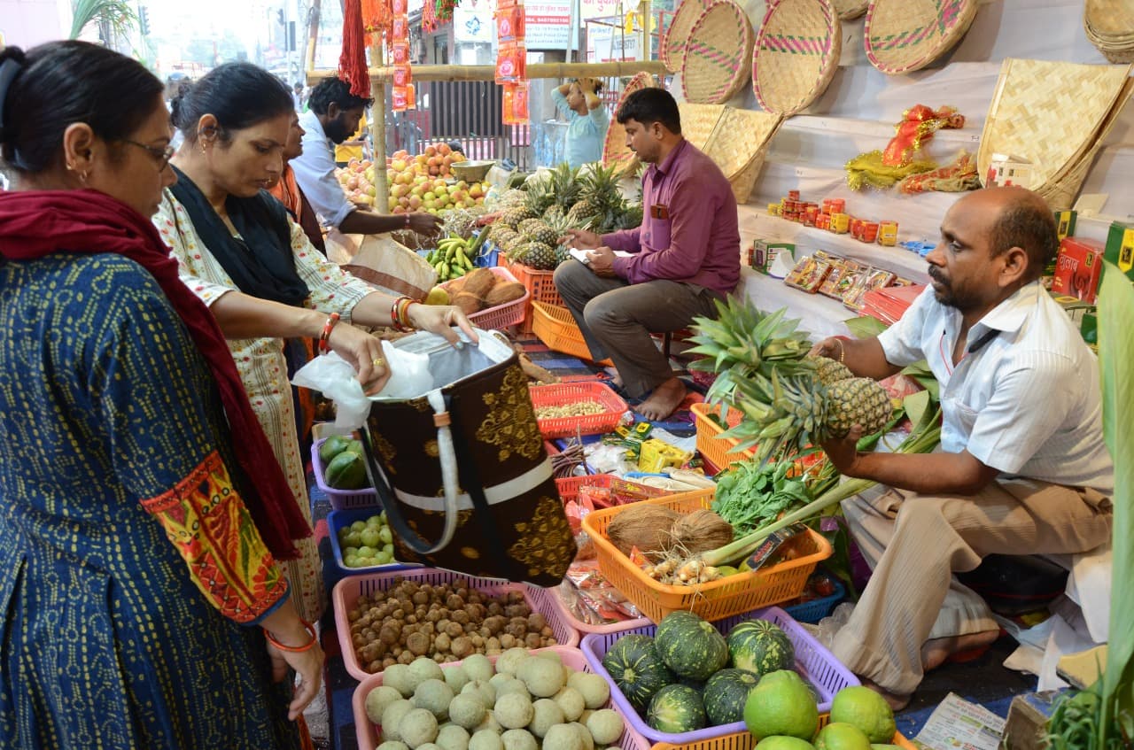 Chhath Puja 2022: छठ महापर्व शुरू, खरना आज, बाजार में खरीदारों की उमड़ी भीड़, देखें फोटो