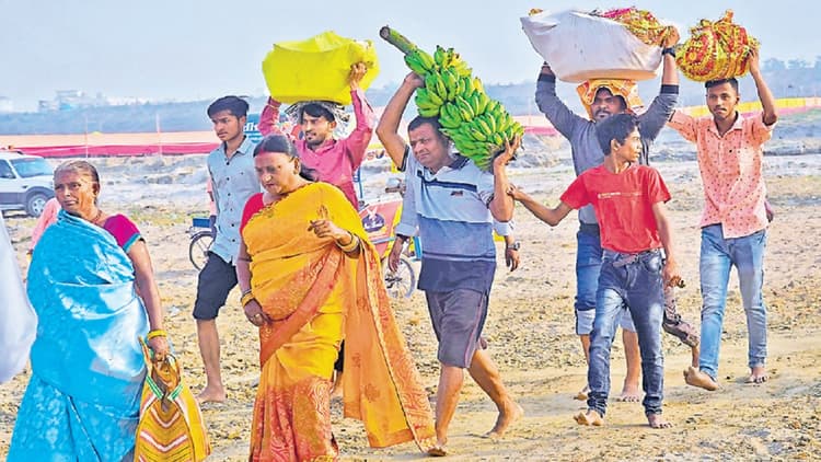 पटना में छठव्रतियों के पैदल घाट तक जाने के लिए की गयी व्यवस्था, 14 जगहों से हटाया गया क्रैश बैरियर