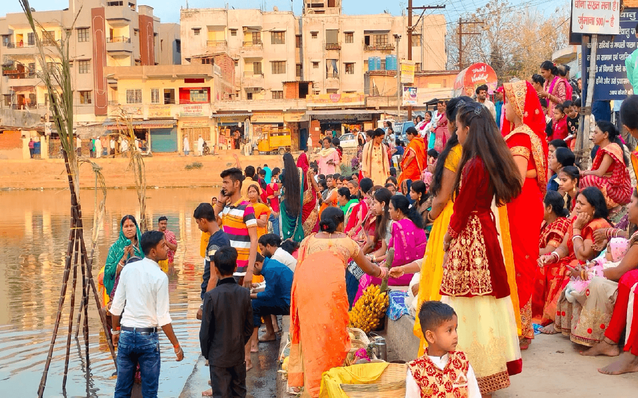 Chaiti Chhath Puja 2023: झारखंड में छठ व्रतियों ने लगाई आस्था की डुबकी, अस्ताचलगामी सूर्य को दिया अर्घ्य