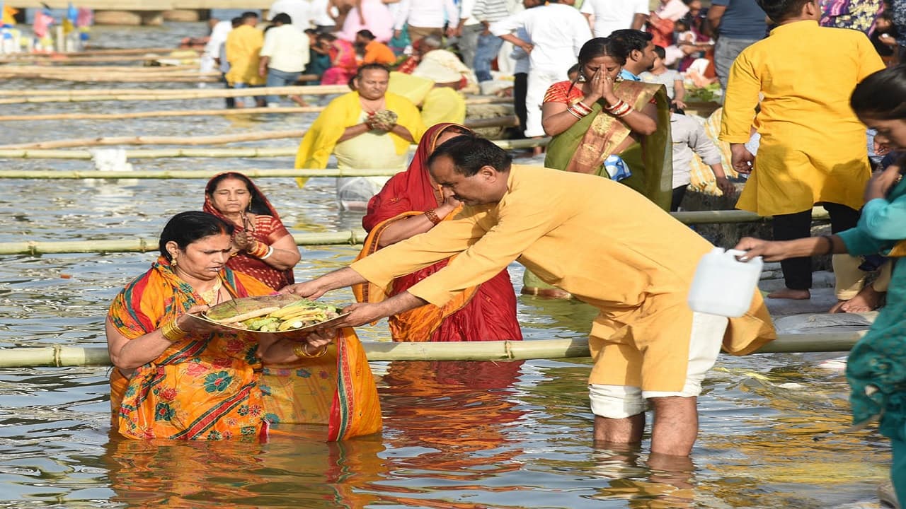 PHOTOS: चैती छठ 2023 संपन्न, पटना की सड़कों से लेकर घाट तक की देखें खास तस्वीरें..