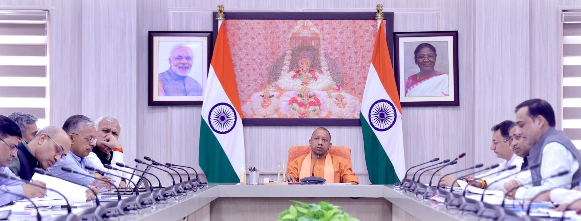 सीएम योगी ने की आगामी त्योहारों की तैयारियों की समीक्षा, बोलें -IGRS में लापरवाही नहीं की जाएगी बर्दाश्त