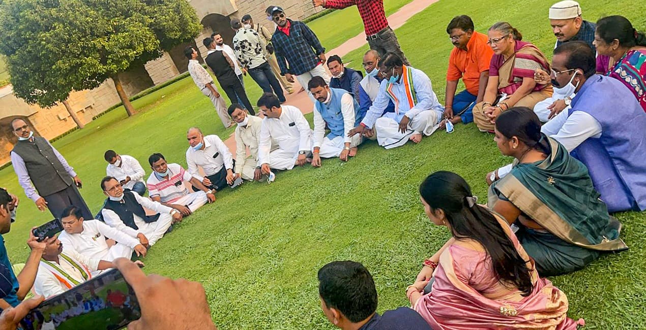 छत्तीसगढ़ सीएम के समर्थन में 35 विधायकों ने दिल्ली में डाला डेरा, बोले भूपेश बघेल- कोई राजनीति नहीं छत्तीसगढ़ सीएम के समर्थन में 35 विधायकों ने दिल्ली में डाला डेरा, बोले भूपेश बघेल- कोई राजनीति नहीं