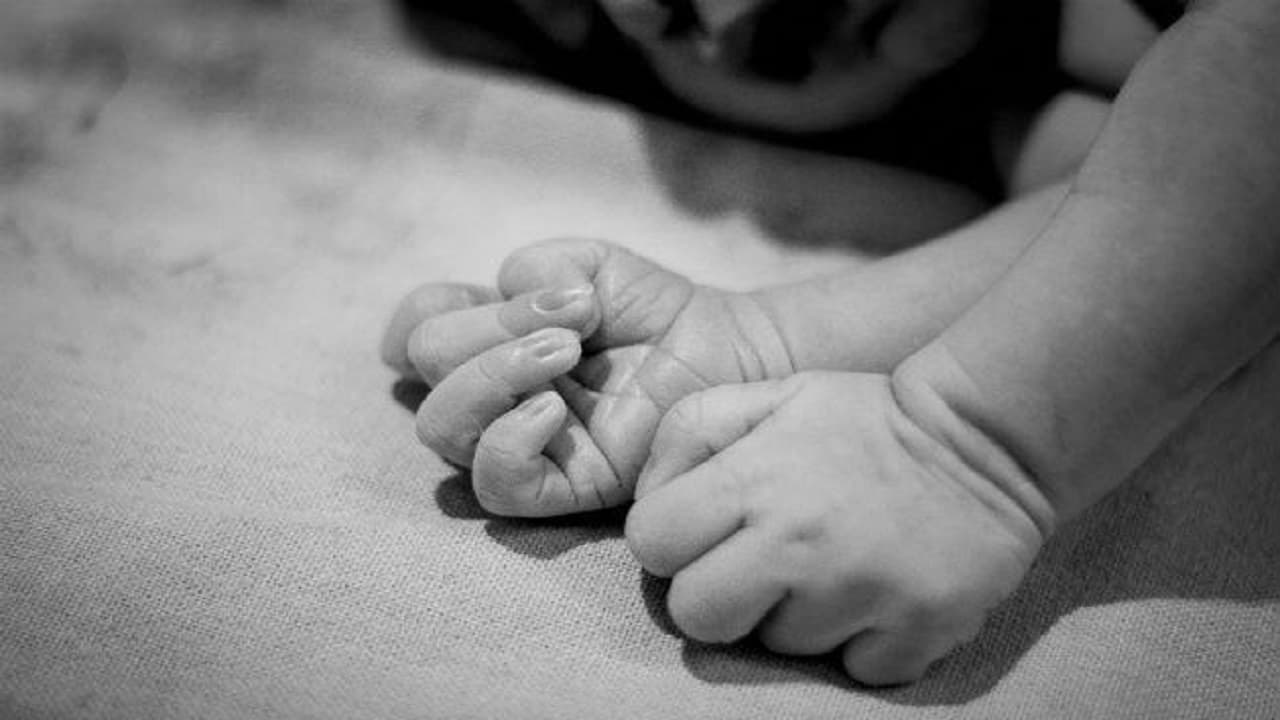 Bihar: सरकारी अस्पताल में बच्चे को बताया मृत, श्मशान में अचानक दिखा जिंदा, लेकर दौड़े परिजन, लेकिन...