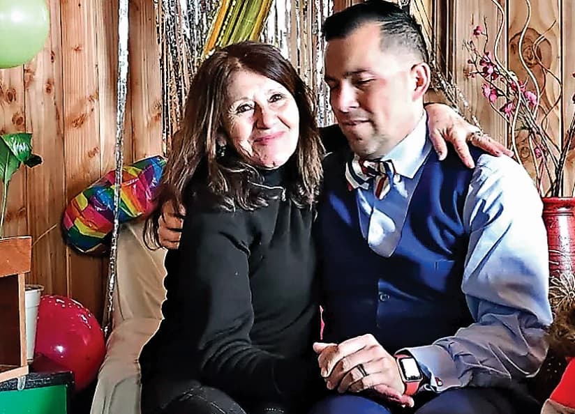 अस्पताल से चुराया बेटा 42 साल बाद मां से मिला, जानें पूरी कहानी