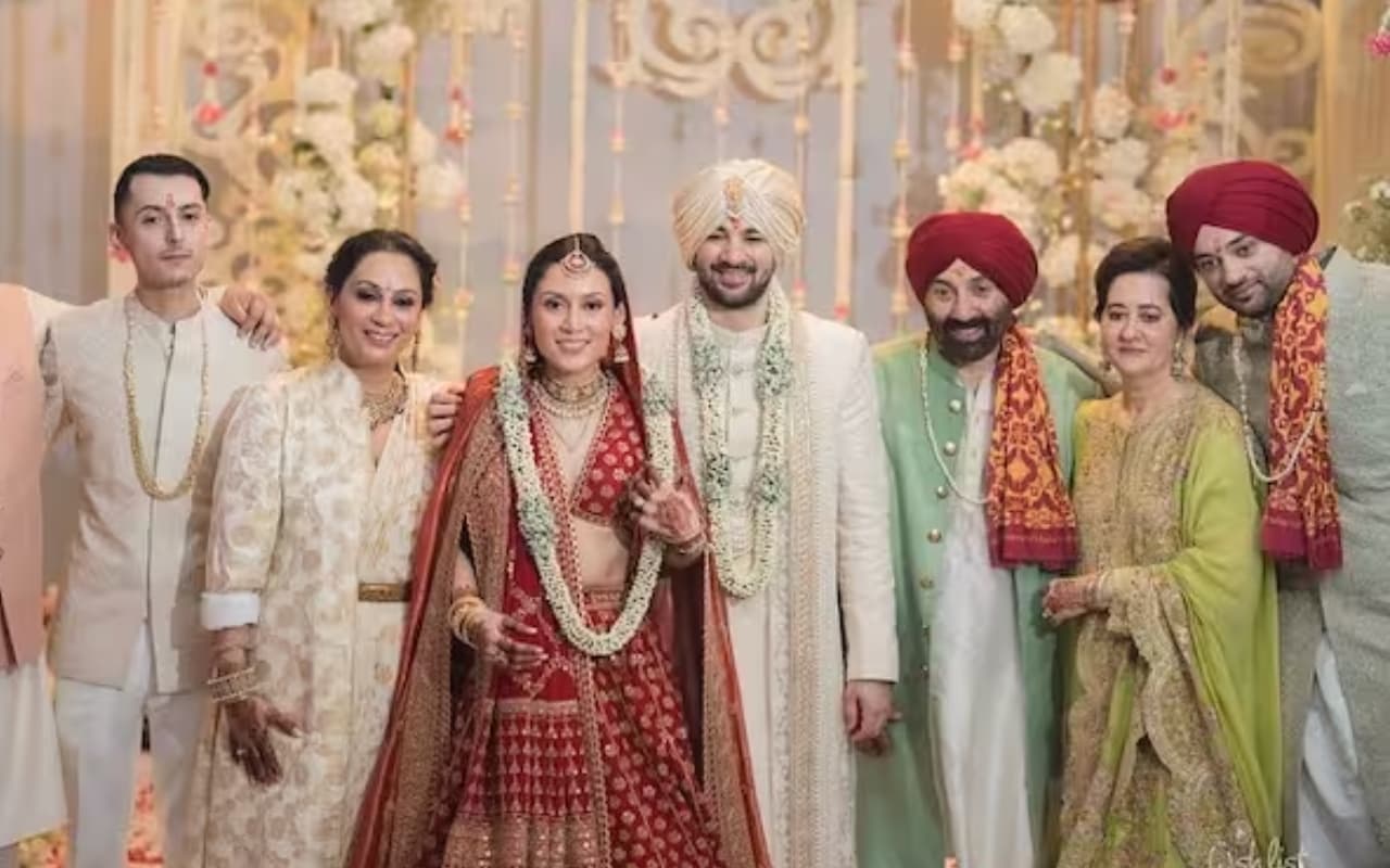 Chimoo Acharya: कौन हैं सनी देओल की ‘समधन’ चिमू आचार्य, करण देओल की सास की तसवीरें आई सामने