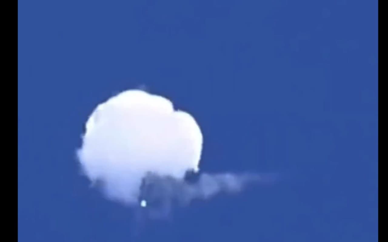 VIDEO: गुब्बारे की वजह से अमेरिका से भिड़ जाएगा चीन ? देखें कैसे मार गिराया गया चीनी गुब्बारा