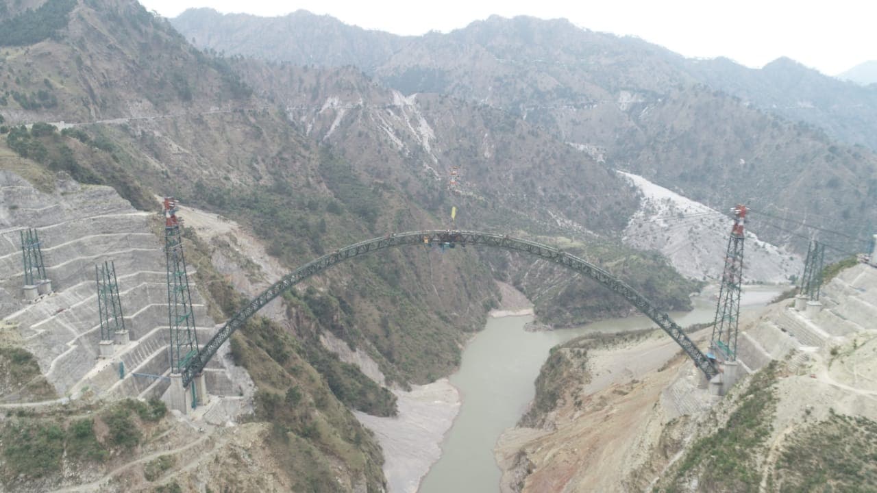 Chenab arch bridge :  एफिल टावर से 35 मीटर ऊंचा है यह पुल, जानें क्या है खासियत...
