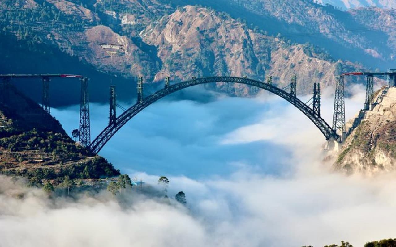 Chenab Rail Bridge: चिनाब नदी पर बना दुनिया का सबसे ऊंचा रेलवे ब्रिज, जानें क्यों है खास